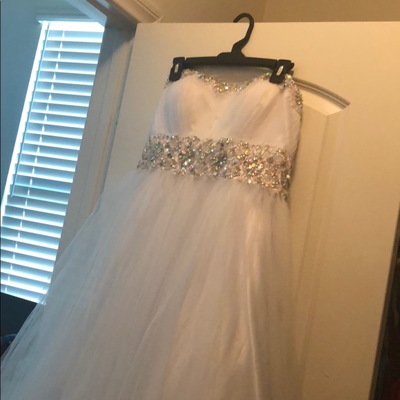 Gorgeous White Strapless Prom or Wedding Dress - Picture 6 of 7